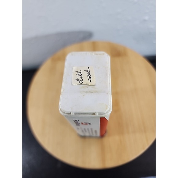 Vintage Tin  1977 Schilling Whole Dill  Seed Spice Tin 1.62 Ozs Not Empty - Picture 5 of 8